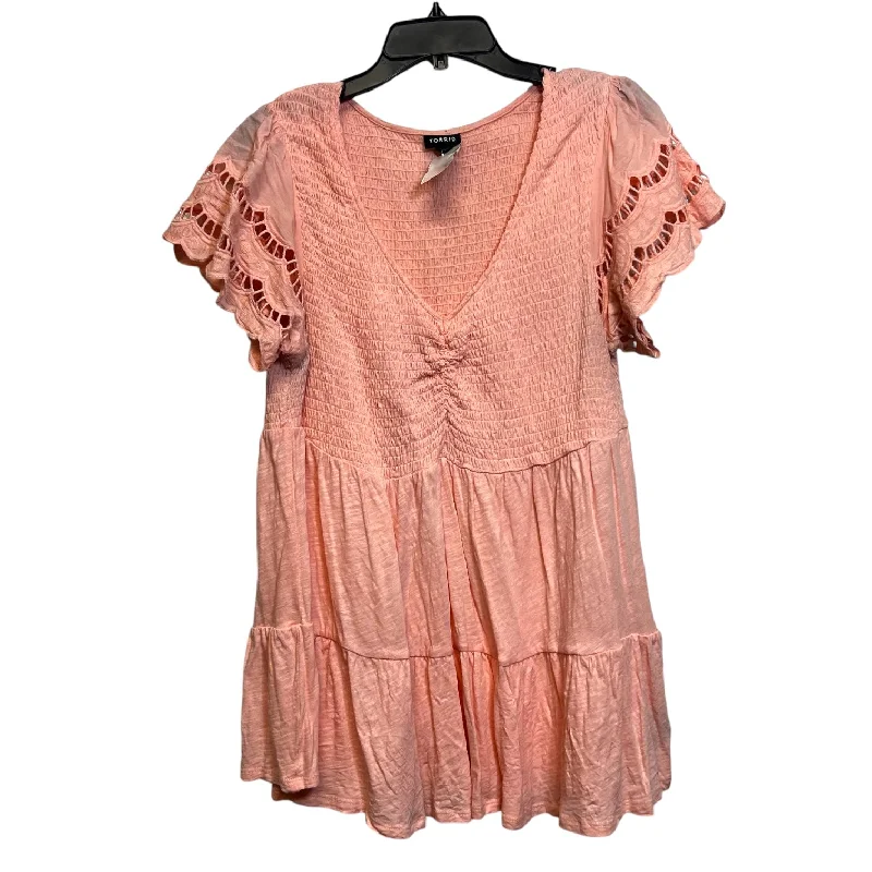 Top Short Sleeve By Torrid In Coral, Size: 1x